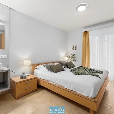 Optimist - With Sea View And Garage 아파트