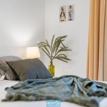 Optimist - With Sea View And Garage *