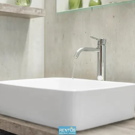 Optimist - With Sea View And Garage 아파트