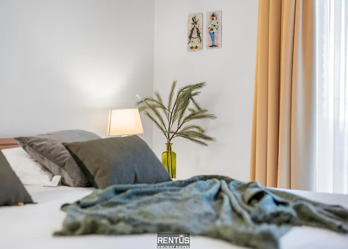 Optimist - With Sea View And Garage *