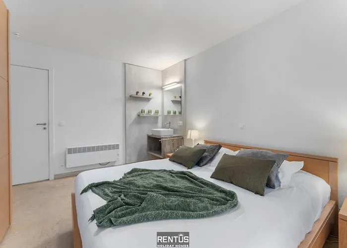 Optimist - With Sea View And Garage